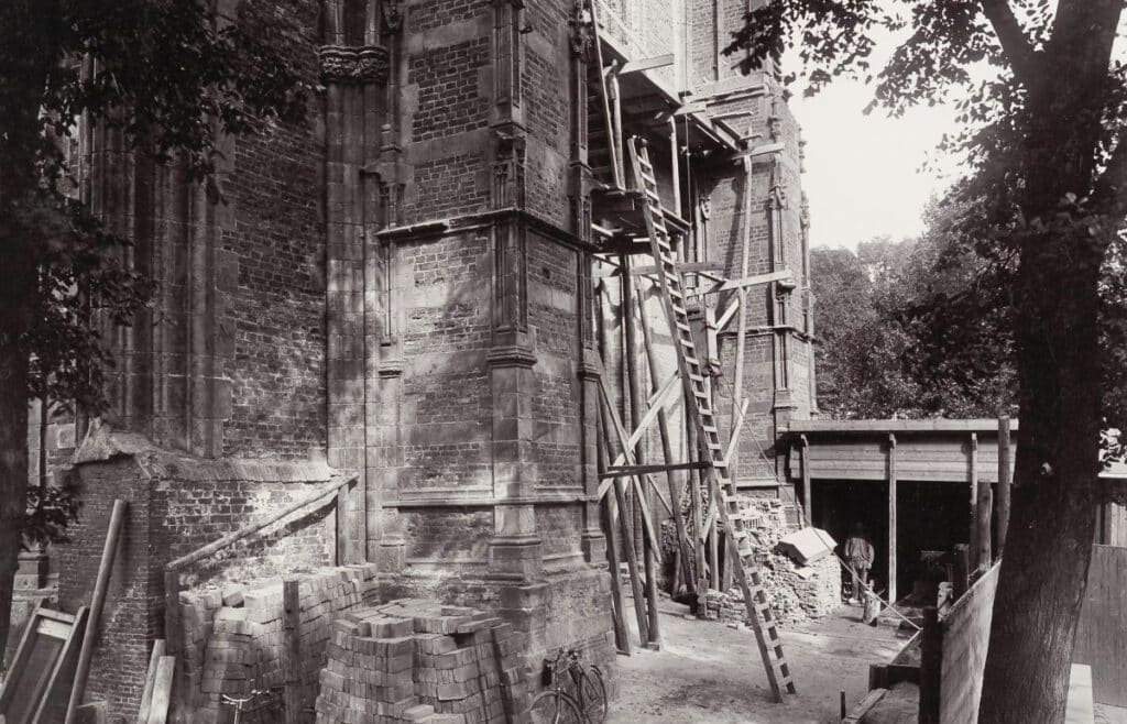 De toren in restauratie
