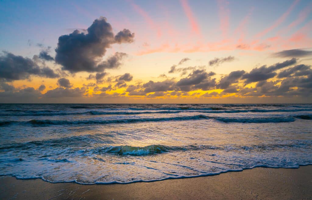 De Noordzee vlak bij uitkijktoren Aan de Zanddijk