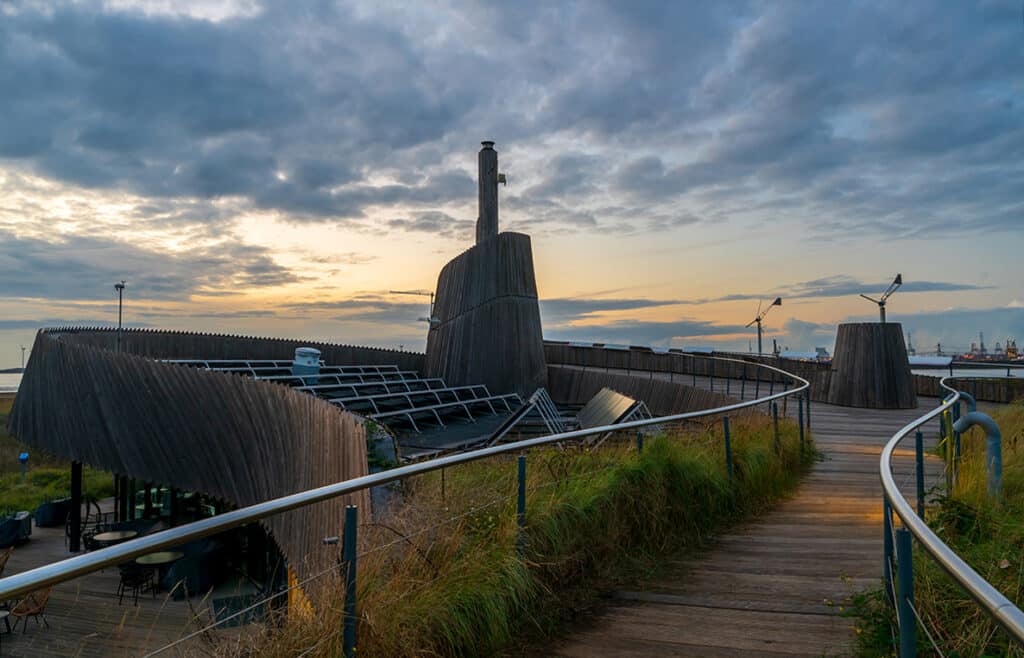 Pad naar het dak van het restaurant en uitkijktoren Aan Zee