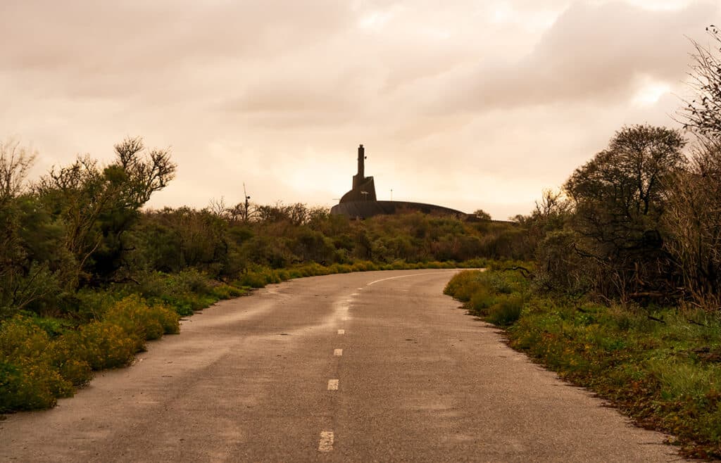 Uitzicht op uitkijktoren Aan Zee in de duinen