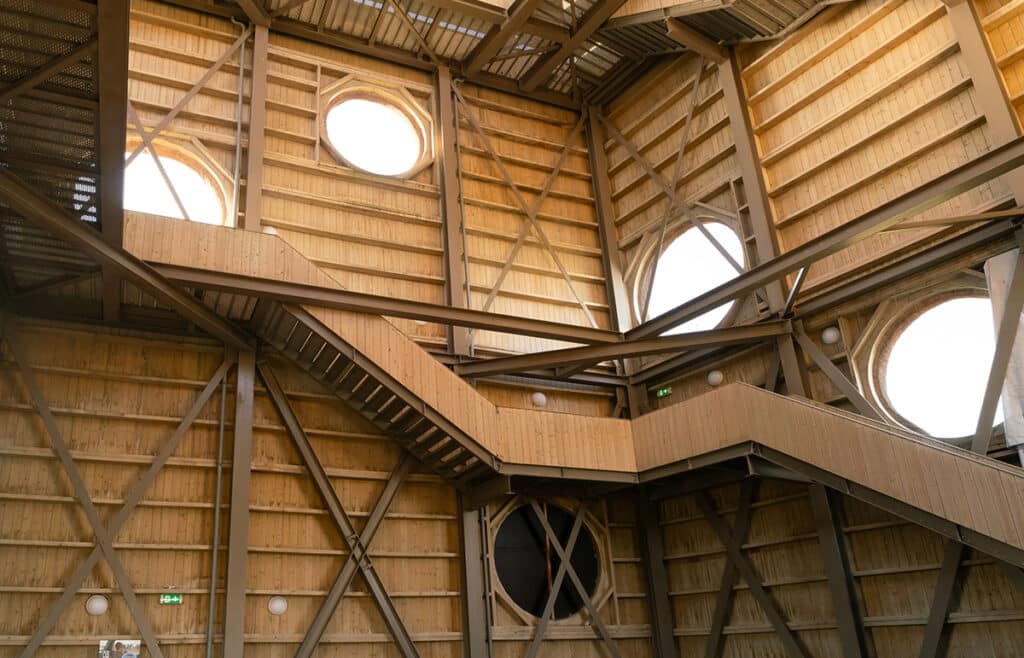 Binnenzijde van uitkijiktoren De Zeearend